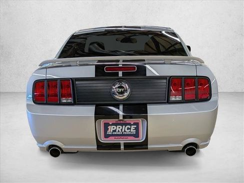 Used 2005 Ford Mustang GT RWD image 6