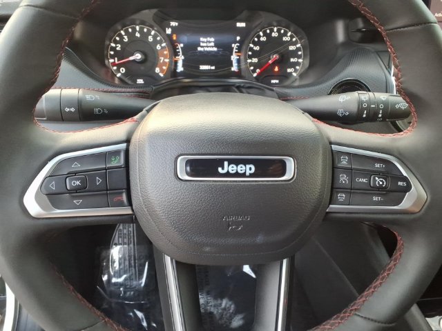 Used 2025 Jeep Compass Trailhawk AWD/4WD image 26