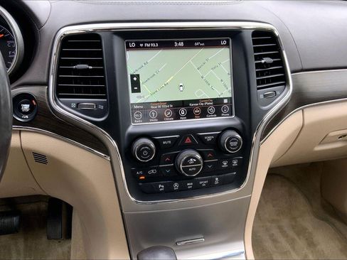 Used 2018 Jeep Grand Cherokee Overland AWD/4WD image 6