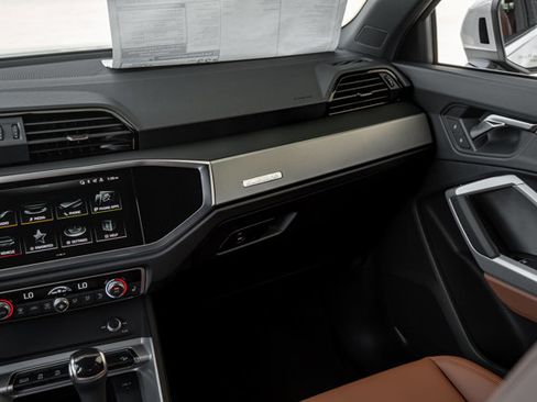 Certified 2025 Audi Q3 2.0T Premium image 22