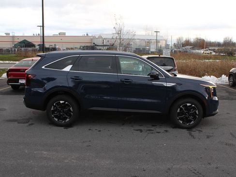 New 2026 Kia Sorento S image 4