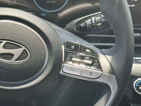 New 2025 Hyundai Elantra Limited image 25