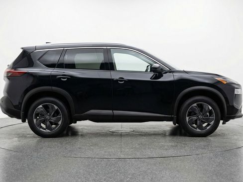 Used 2025 Nissan Rogue SV AWD/4WD image 9