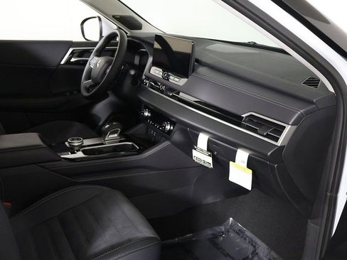 New 2025 Mitsubishi Outlander SE image 27