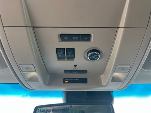 Used 2016 GMC Yukon SLT w/ Open Road Package RWD image 29