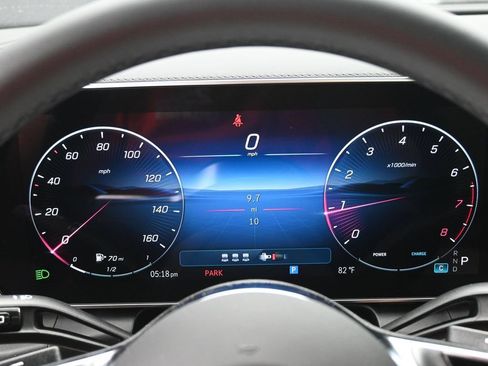 Used 2025 Mercedes-Benz GLC 300 4MATIC image 11