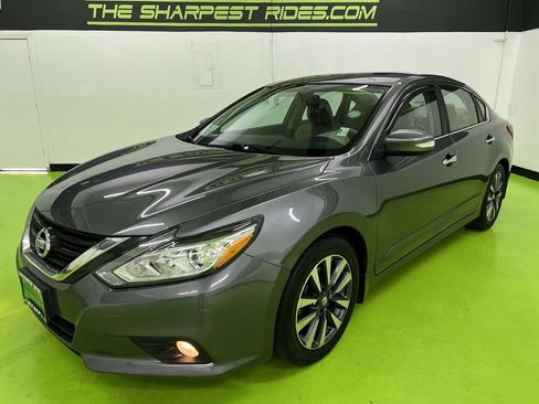 Used 2017 Nissan Altima 2.5 SV w/ Convenience Package FWD image 5