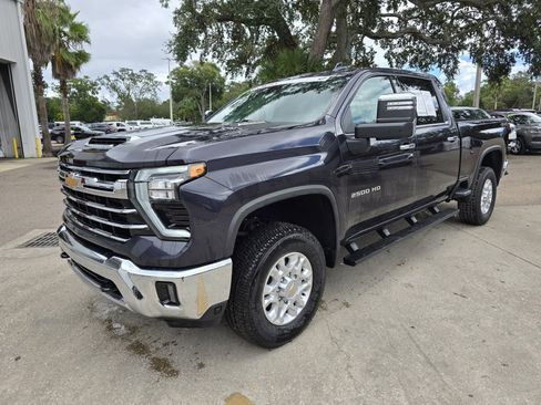 Used 2024 Chevrolet Silverado 2500 LTZ image 2
