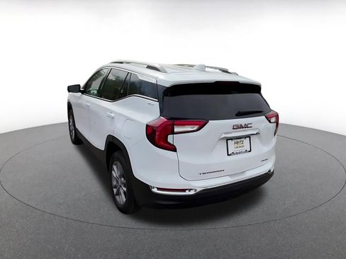 Used 2024 GMC Terrain SLT image 11
