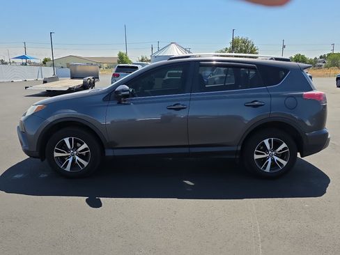 Certified 2018 Toyota RAV4 XLE AWD/4WD image 4
