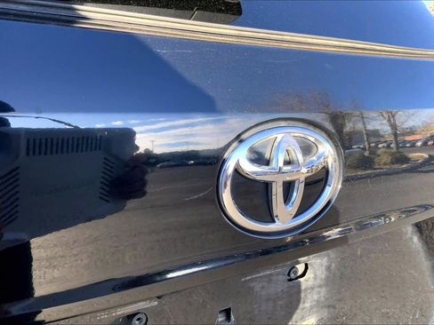 Used 2024 Toyota Highlander LE image 27
