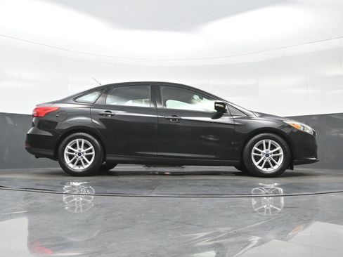 Used 2015 Ford Focus SE FWD image 29