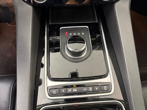 Used 2020 Jaguar F-PACE Premium image 15