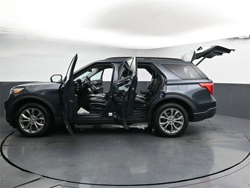 Used 2022 Ford Explorer XLT w/ Equipment Group 202A image 41