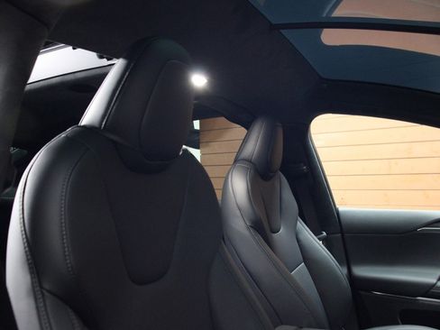 Used 2023 Tesla Model X image 28