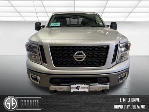 Used 2018 Nissan Titan PRO-4X w/ Pro-4x Convenience Package AWD/4WD image 9
