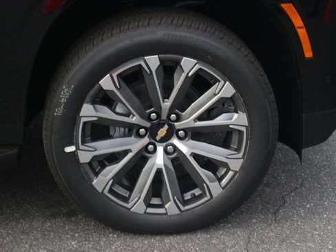 New 2026 Chevrolet Suburban High Country image 9