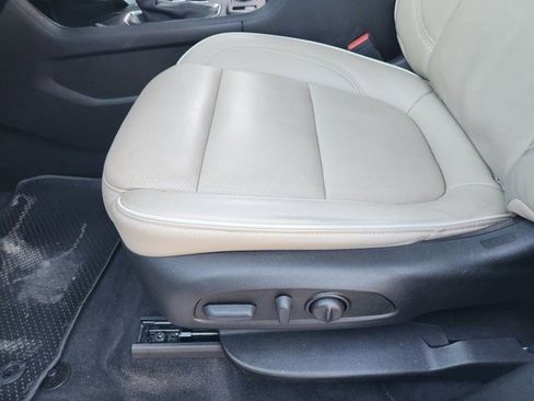 Used 2023 Chevrolet Traverse Premier image 26