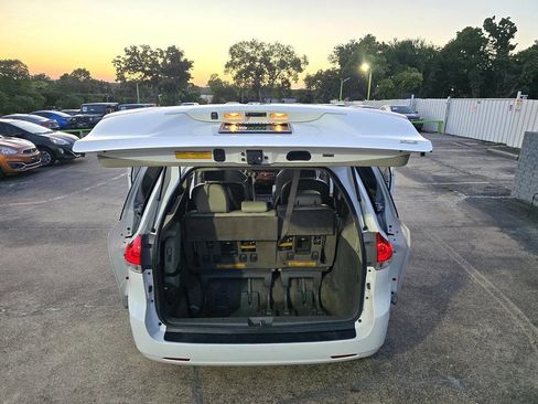 Used 2013 Toyota Sienna XLE image 52