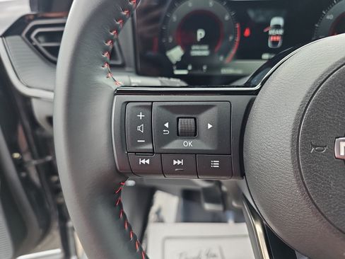 Used 2025 Nissan Kicks SR FWD image 14