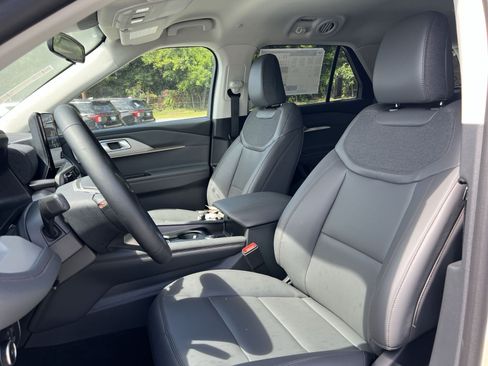 New 2026 Ford Explorer Active w/ Active Comfort Package AWD/4WD image 13