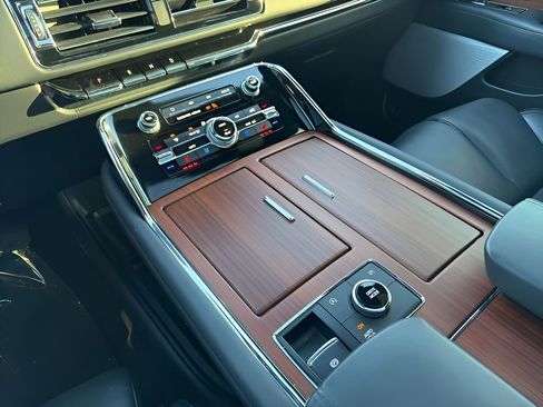 Used 2024 Lincoln Navigator Reserve w/ Equipment Group 201A image 30