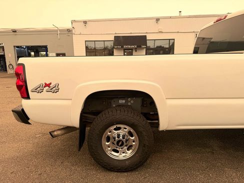 Used 2004 Chevrolet Silverado 2500 LS w/ Skid Plate Package AWD/4WD image 26