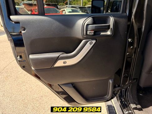 Used 2017 Jeep Wrangler Unlimited Rubicon w/ Connectivity Group AWD/4WD image 26