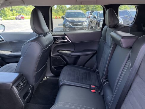 Used 2025 Mitsubishi Outlander SE AWD/4WD image 23