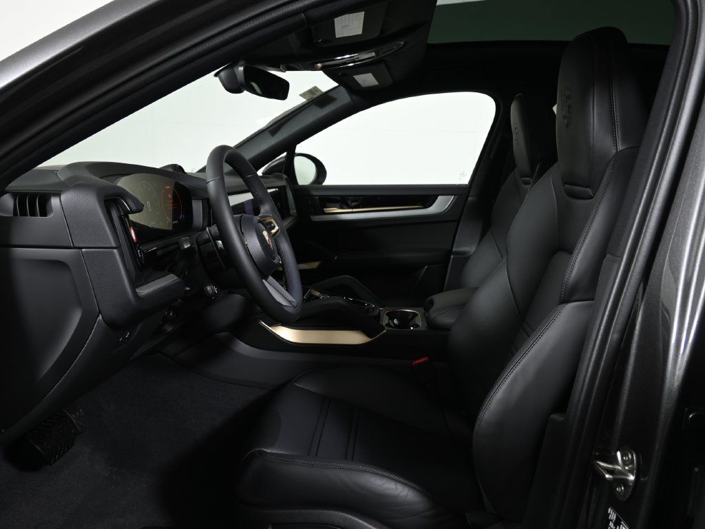 Used 2026 Porsche Cayenne Coupe AWD/4WD image 5