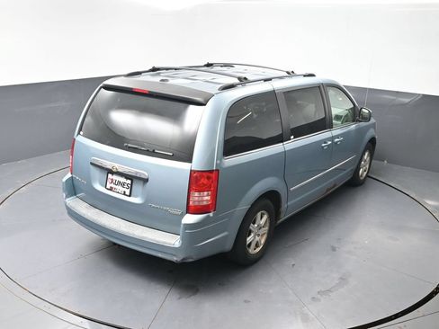 Used 2009 Chrysler Town & Country Touring w/ Family Value Group FWD image 19