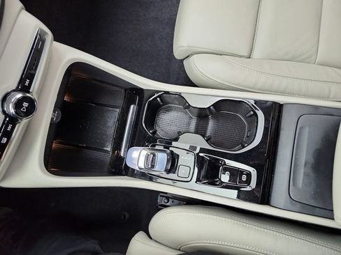 Used 2024 Volvo XC40 B5 Plus w/ Protection Package Premier AWD/4WD image 22
