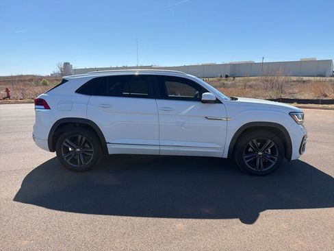 Used 2021 Volkswagen Atlas Cross Sport SE image 4