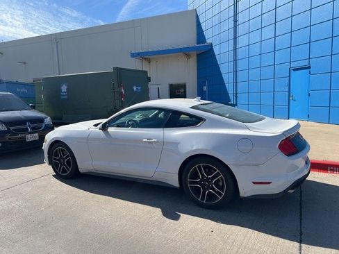 Used 2020 Ford Mustang Premium image 9