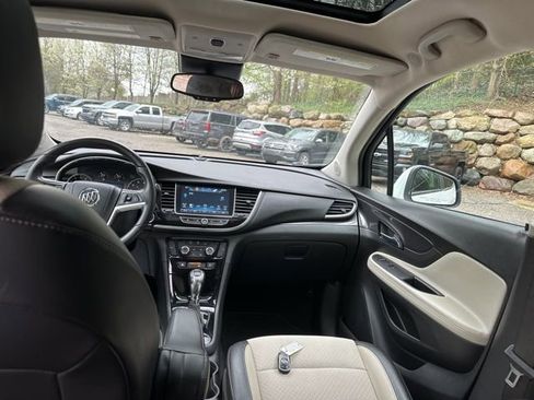 Used 2020 Buick Encore Preferred FWD image 24