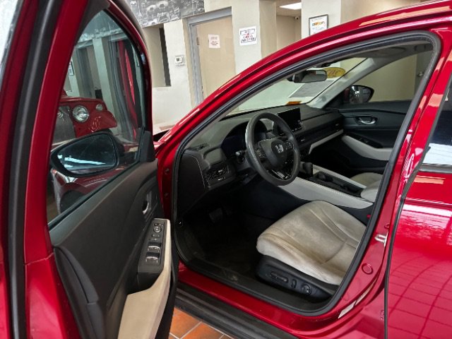Used 2024 Honda Accord EX image 12