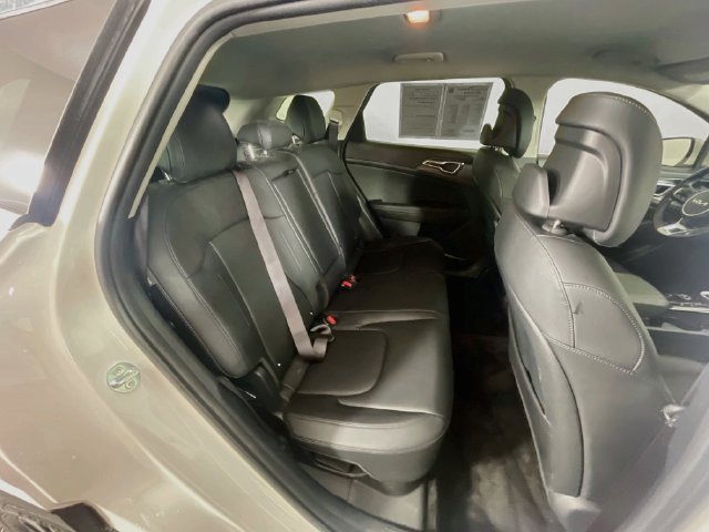 Used 2024 Kia Sportage EX AWD/4WD image 28
