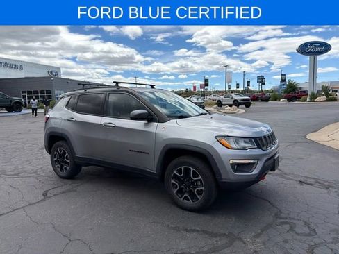 Used 2019 Jeep Compass Trailhawk AWD/4WD image 3