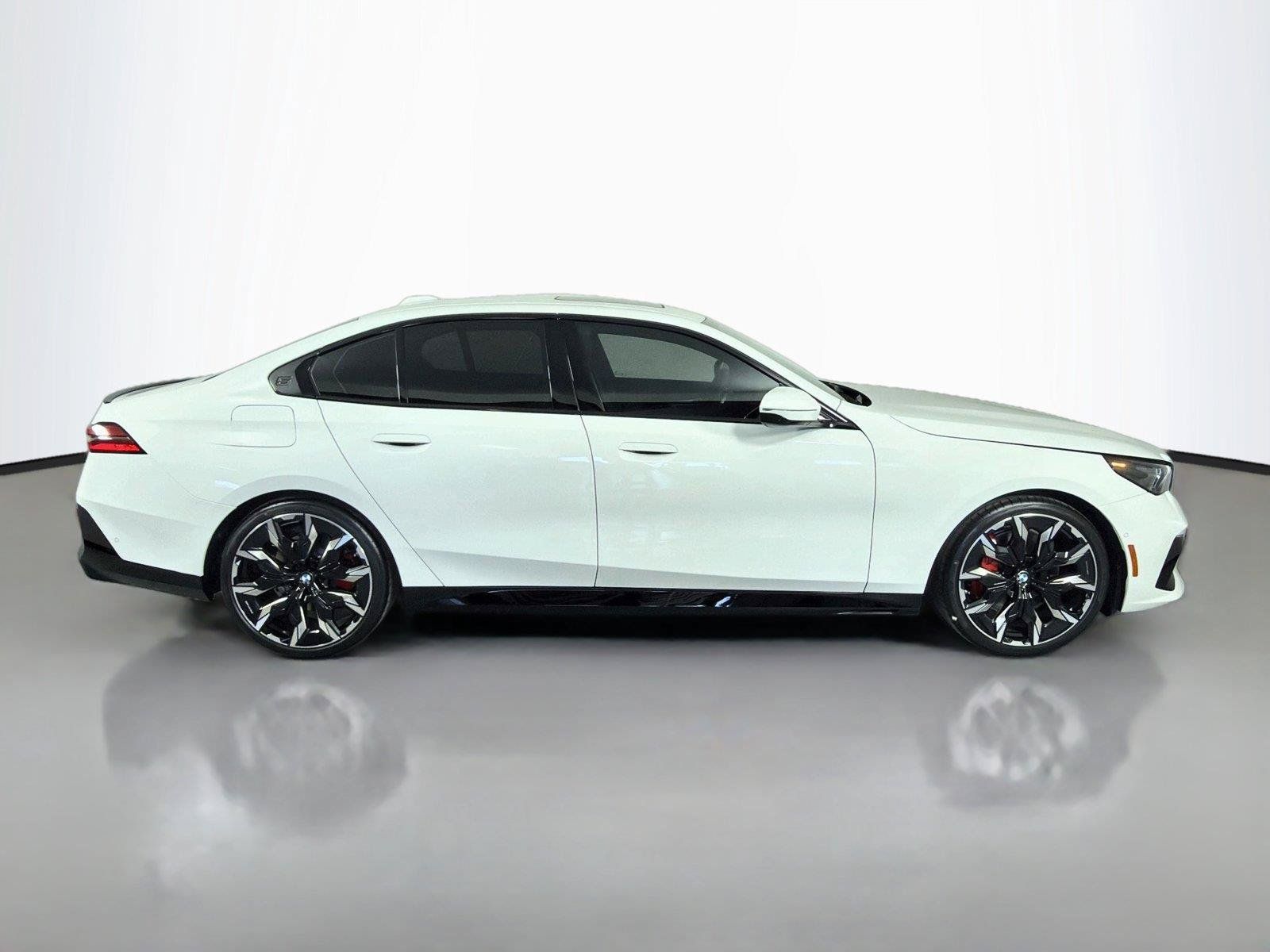 New 2027 BMW 540i xDrive w/ M Sport Package AWD/4WD image 4