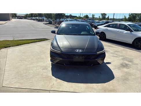 Certified 2025 Hyundai Elantra Sport FWD image 8