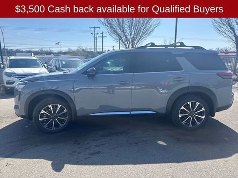 New 2026 Nissan Pathfinder Platinum image 4