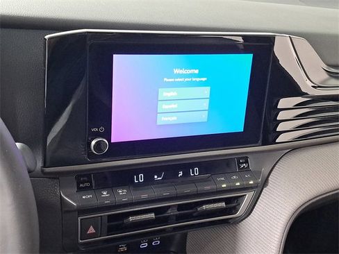 Used 2025 Toyota Camry SE image 28