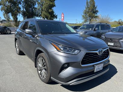 Used 2021 Toyota Highlander Platinum