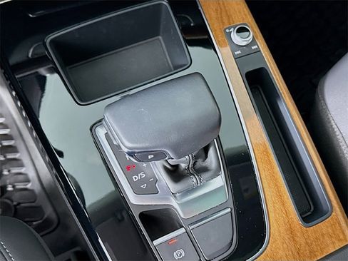 Used 2023 Audi Q5 2.0T Premium w/ Convenience Package image 17