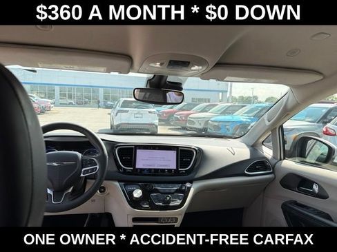 Used 2023 Chrysler Pacifica Touring-L FWD image 37