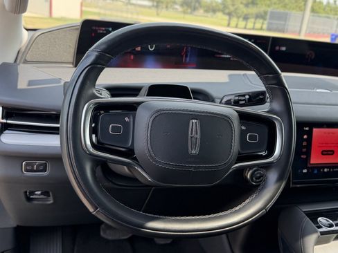 Used 2025 Lincoln Navigator L Reserve AWD/4WD image 40