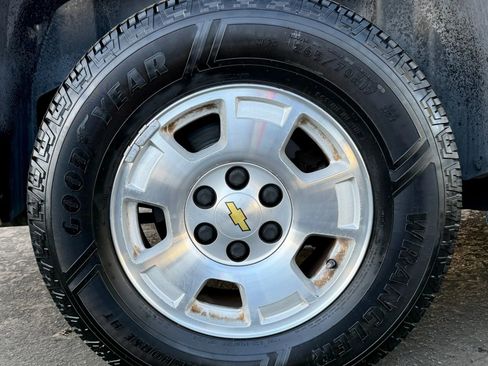 Used 2014 Chevrolet Suburban LT w/ Luxury Package image 6