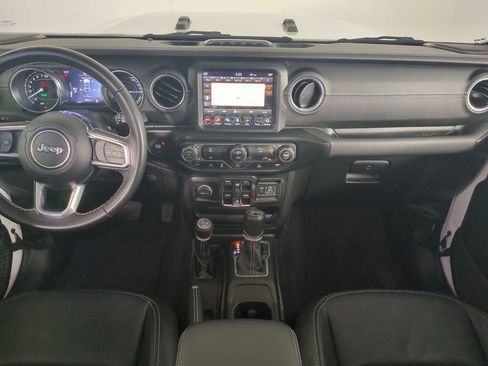 Used 2022 Jeep Wrangler Unlimited Sahara image 17