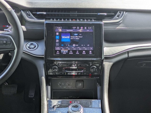 Used 2023 Jeep Grand Cherokee Altitude RWD image 20