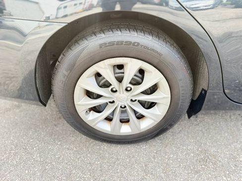 Used 2015 Toyota Camry LE FWD image 10